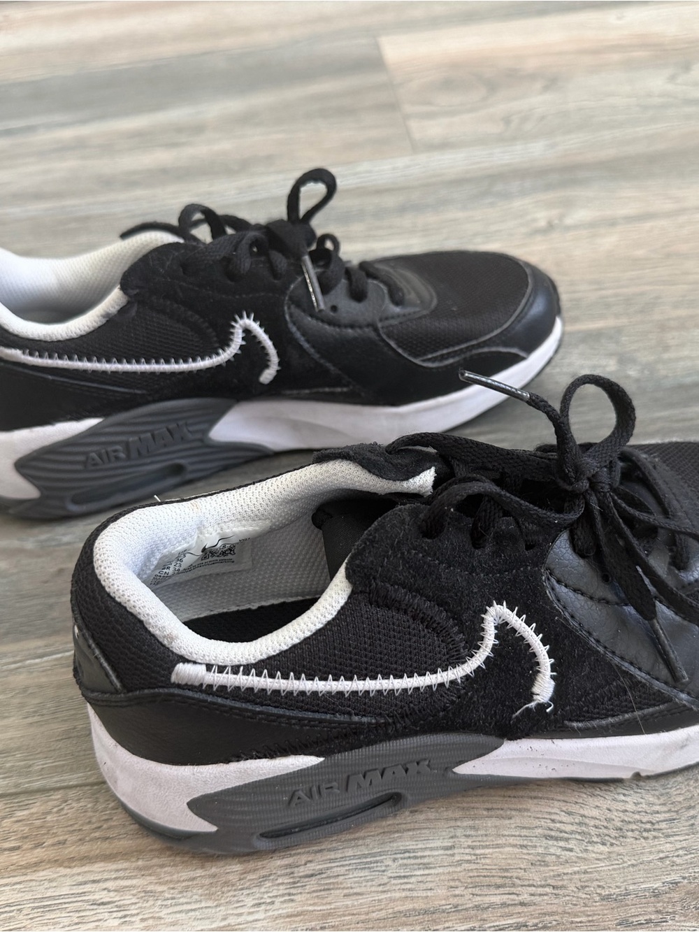 Nike Kids' Black and White Athletic Sneakers size 4Y - Picture 4 of 8